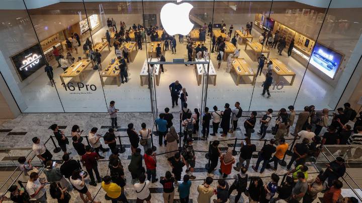 Apple’s iPhone 17 result and critical minerals power global rally, ASX inches near record