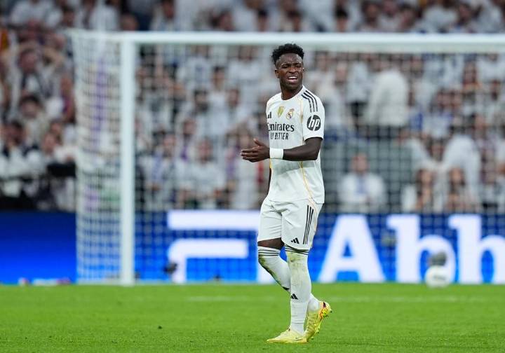 Vinicius pide perdón por su airada reacción al ser sustituido en el clásico