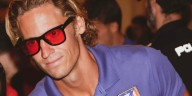 Polémica por el uso de gafas de colores de una figura del fútbol que abrió un debate en Europa: “Protejo mi biología”