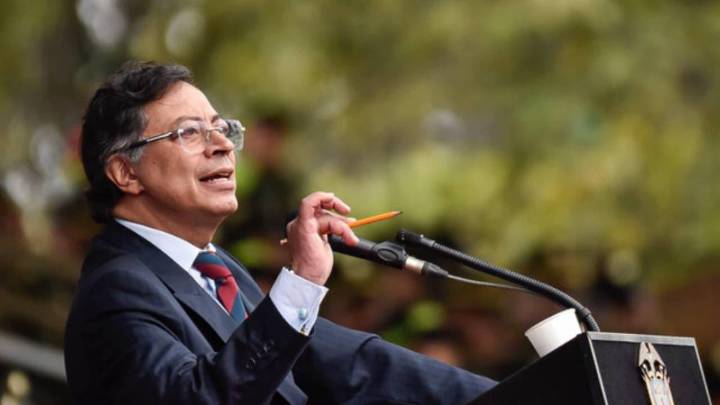 Piden desacato contra Petro por no cumplir orden de retractación tras llamar a periodistas “muñecas de la mafia”