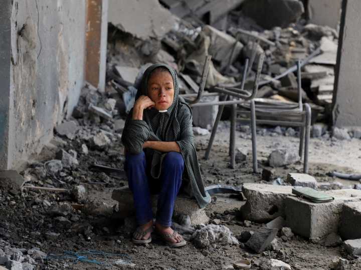 Israel threatens all staying in Gaza City, kills at least 17 in enclave