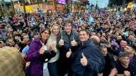 Córdoba: Javier Milei encabezó una caravana de campaña En el tramo final de la campaña electoral, el Presidente y otros dirigentes de LLA recorrieron el Centro de la capital cordobesa y criticaron al 