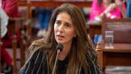 Imputaron a un militante libertario por insultar y escupir a una diputada