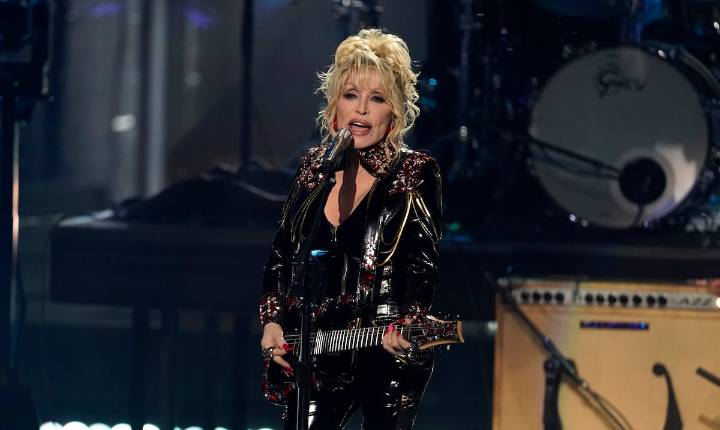 Preocupación por Dolly Parton: su hermana pide orar por ella
