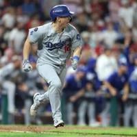 Dodgers hold off Phillies, Brewers on the brink