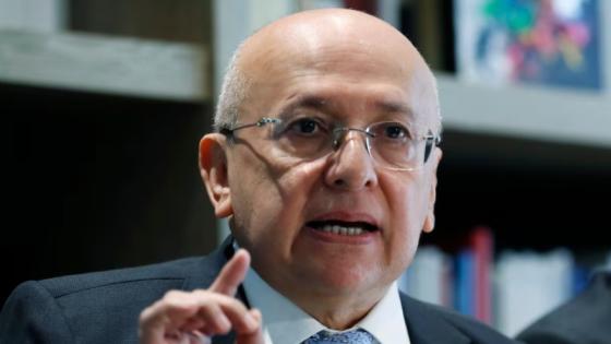 Eduardo Montealegre renunció al Ministerio de Justicia tras petición de Petro