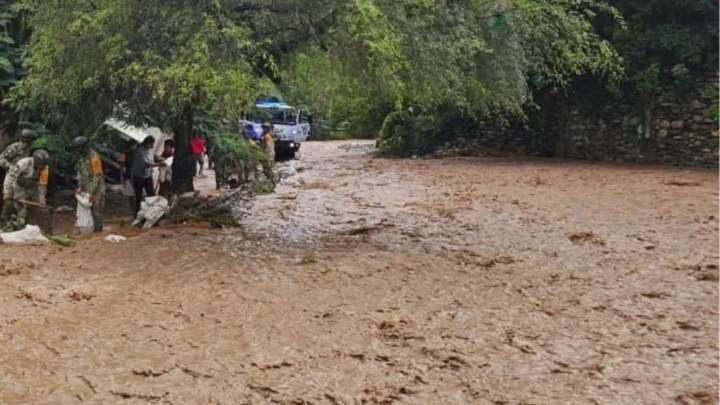 Van 5 decesos y 13 desaparecidos en Puebla tras las intensas lluvias