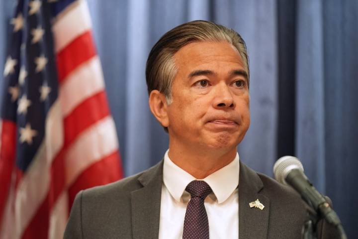 California anuncia supervisión sobre los observadores electorales enviados por Trump