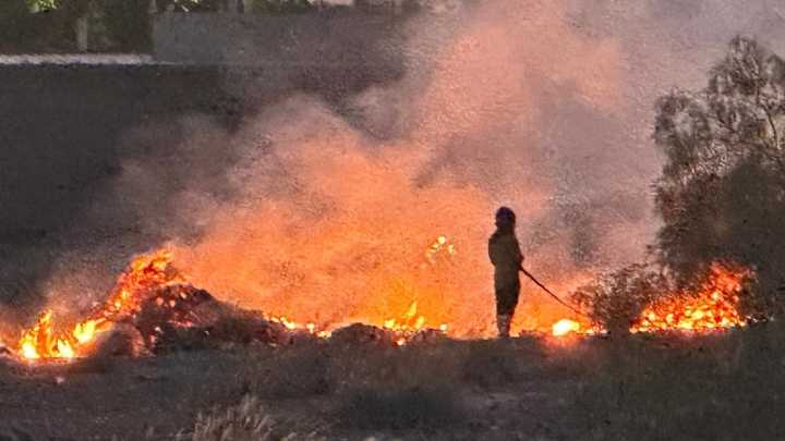Alarma por un incendio originado cerca de un boliche reconocido de Capital