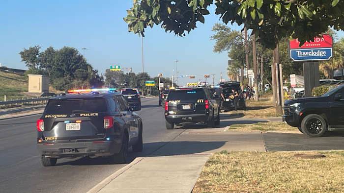 2 police officers shot on West Side; suspect down, SAPD chief says