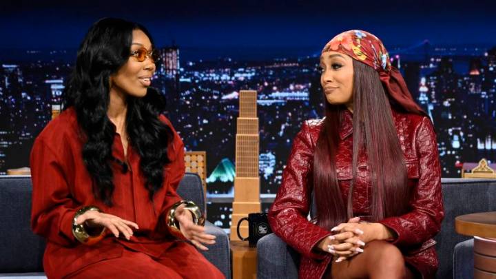 Brandy explains why she left Monica all alone on stage