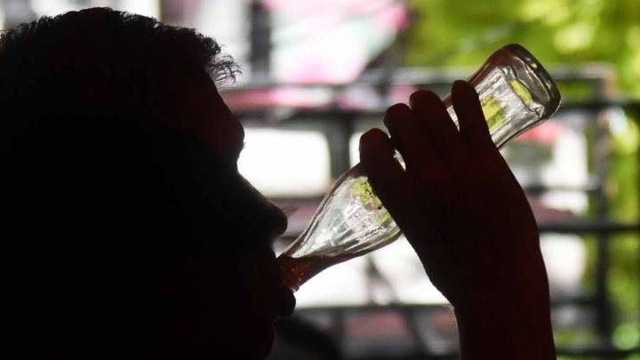 Mexicanos apoyan subir impuestos a refrescos: encuesta