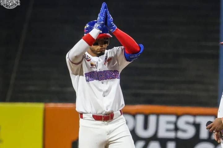 El grandeliga Máximo Acosta explota de nuevo con los Tiburones y sigue en llamas