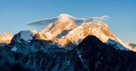 Mount Everest horror as around 1,000 trapped after major blizzard