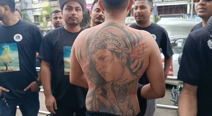 Fan Tattoos Zubeen Garg’s Portrait on His Back as Assam Celebrates ‘Roi Roi Binale’ Release