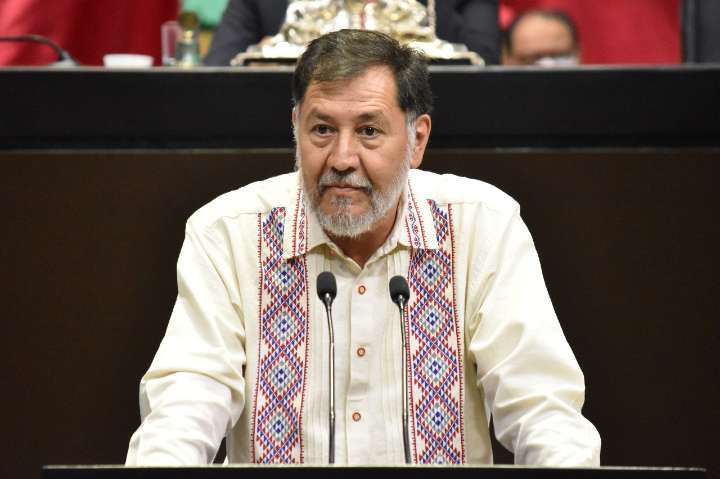 Fernández Noroña pide licencia al Senado