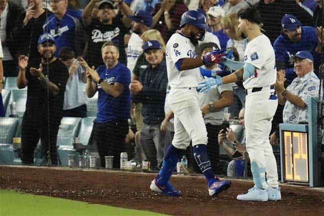 Deadspin | Dodgers get off to fast start in Game 1 triumph over Reds