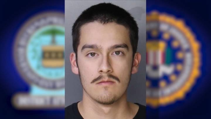 Hispano es acusado de extorsionar sexualmente adolescentes online