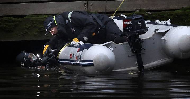 Specialist underwater search continues for third day after man enters River Irwell