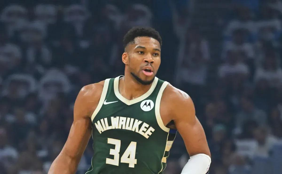 Is Giannis Antetokounmpo playing for the Bucks vs Warriors tonight, Oct. 30?
