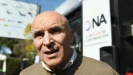 Allanaron la casa de Espert: habría arrojado su celular por la medianera antes del procedimiento