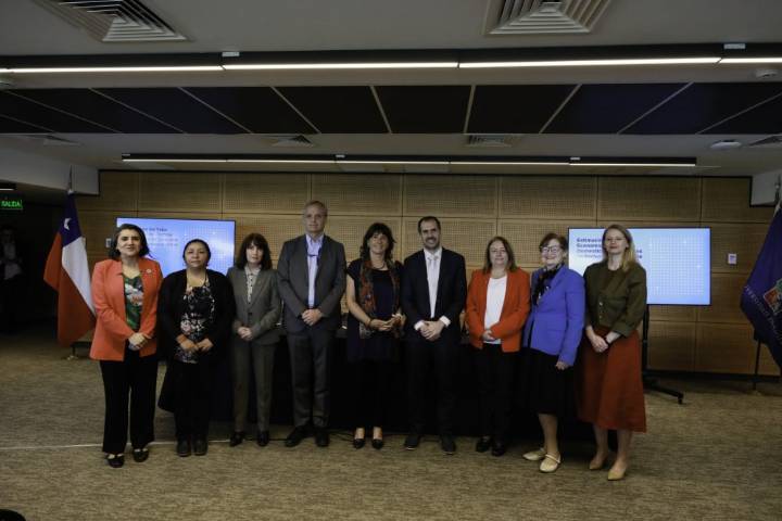 Hacienda y ComunidadMujer lanzan estudio que valoriza trabajo doméstico y de cuidados no remunerado