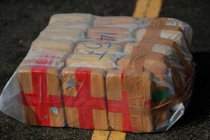 Ejército mexicano decomisa una tonelada de droga entre cajas de chile en frontera con EEUU