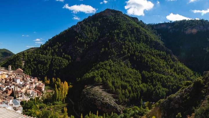 El desconocido pueblo de Albacete ideal para ir desde Aragón con una ruta peculiar junto al río