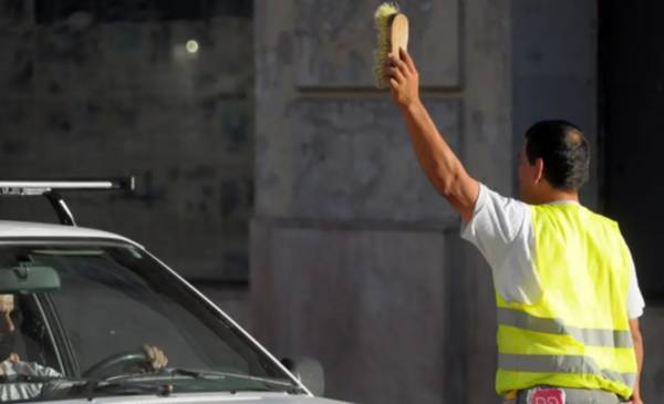 Quieren prohibir la actividad de "trapitos" y "cuidacoches" en Bahía