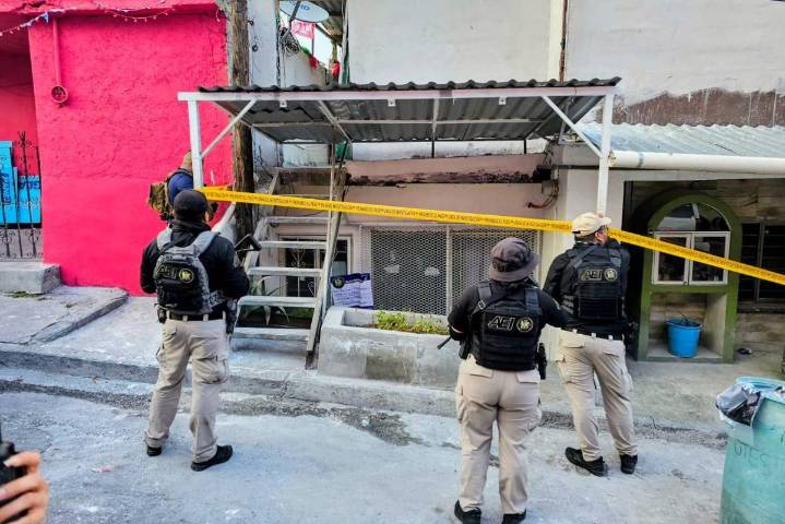 Golpe al narcomenudeo; detienen a tres en cateos a viviendas en Monterrey, NL
