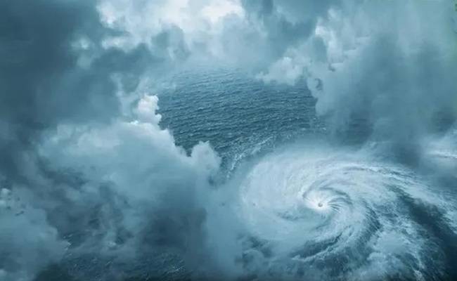 Cyclone Montha's landfall continues near Kakinada