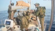 Israel traslada a puerto a algunos de los activistas de la Flotilla a Gaza y unos 23 barcos siguen avanzando