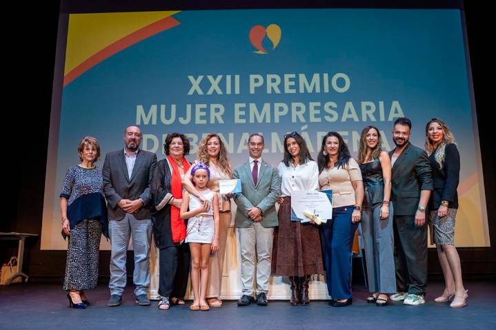 El XXII ‘Premio Mujer Empresaria de Benalmádena’ galardona a Ana Isabel García Ufano y Viajes Arroyotour