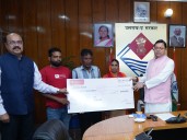 CM Dhami hands over cheques to road accident family victims