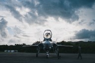 Marines cargaron municiones en cazas F-35B durante entrenamiento en el Caribe (VIDEO)