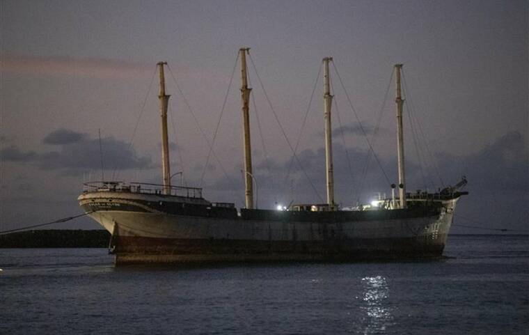 Historic Falls of Clyde towed out to sea to be sunk
