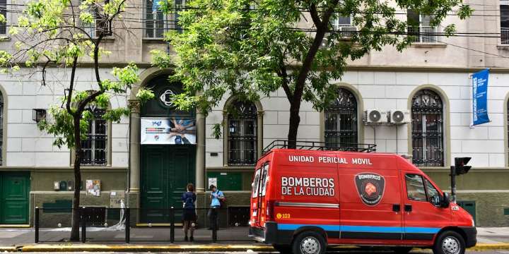 “Nuestro profesor se escondió”: el relato de uno de los estudiantes tras la explosión durante un experimento en un colegio
