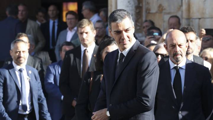 Sánchez y varios ministros asisten al funeral de Fernández Vara: "Fue un servidor público ejemplar"