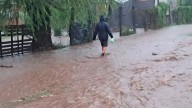 Temporal en el AMBA: calles anegadas, miles de usuarios sin luz y un fallecido en medio del diluvio