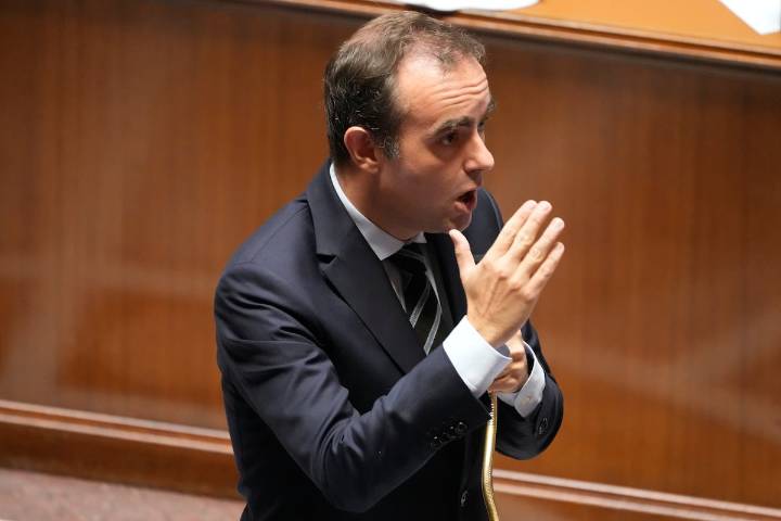 La congelación de la reforma de las pensiones concede una tregua al primer ministro francés