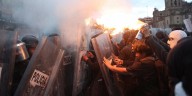 Manifestantes incendian joyería durante marcha del 2 de octubre en CDMX