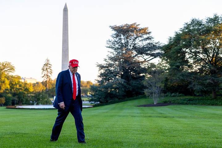 Trump dials back public schedule as government shutdown rolls on