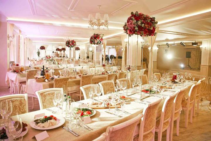 Mother Offers Daughters $35,000 Each to Not Have Weddings for a Surprising Reason