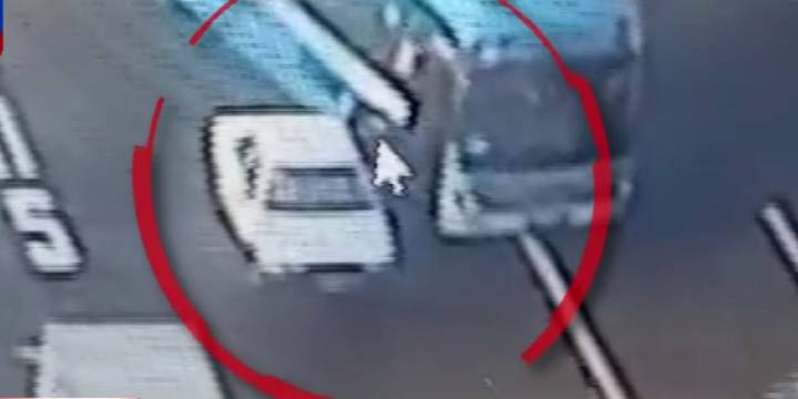 Reclamo por choque termina en tragedia: conductor de bus atropella y mata a taxista en la Panamericana Sur