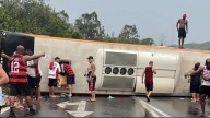 Volcó un micro con hinchas de Flamengo que venían al partido con Racing: 16 heridos