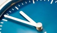 La verdad sobre el origen de la expresión “Una hora menos en Canarias” en radio y televisión