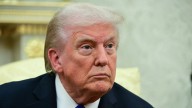 Trump está considerando atacar instalaciones que producen cocaína dentro de Venezuela, dice CNN