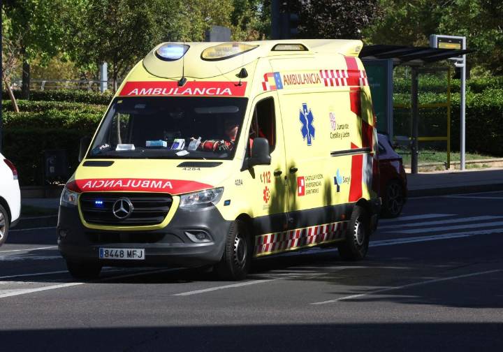 Herido el conductor de un patinete tras chocar con un coche en Salamanca