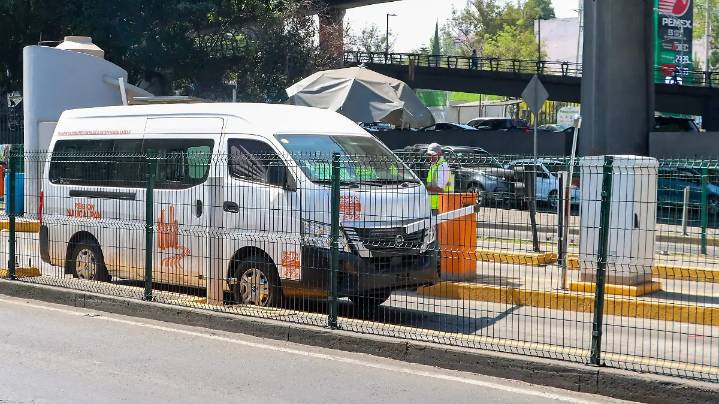 Combis del transporte público evaden peaje en la Autopista Urbana Norte