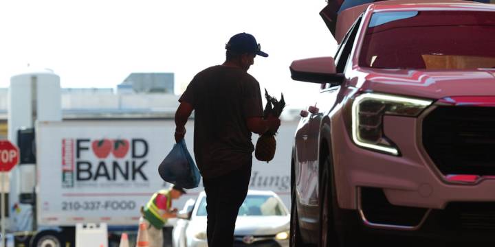 Food aid at risk of expiring as effort to fund SNAP benefits fails in Senate